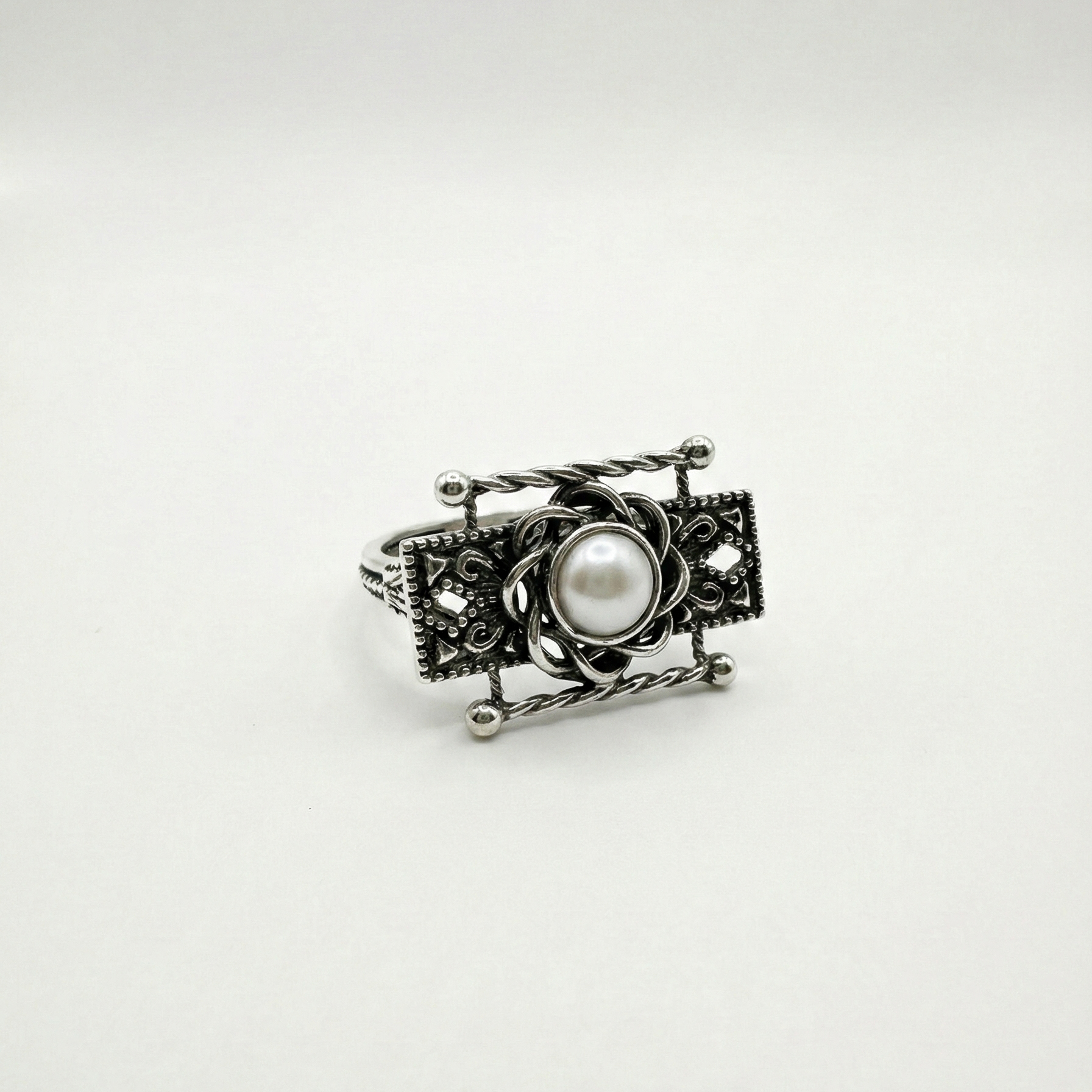 Pearl Blossom Vintage